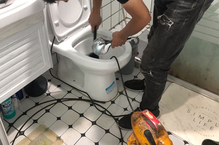 袁州马桶堵塞自己疏通还是找师傅?专业上门服务让你省时更省心