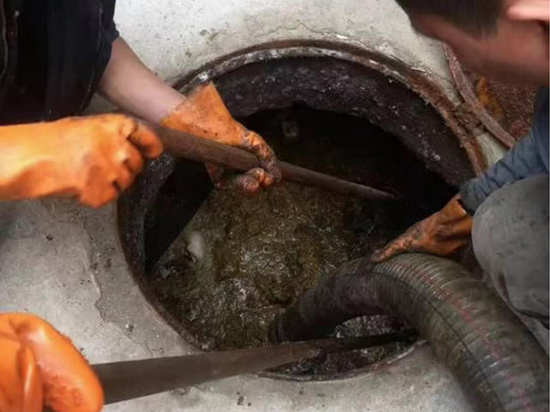 袁州清理化粪池时如何避免沼气的危害?